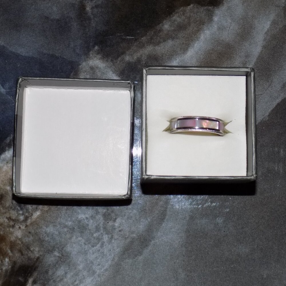Titanium Women's Pink Hues Mother of Pearl Inlaid Band Ring Size 8.5 NEW